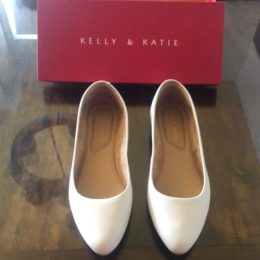 Kelly & Katie  womens flats size 7